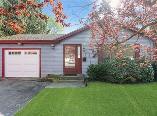 12 Sunset Dr, Barrington, RI 02806