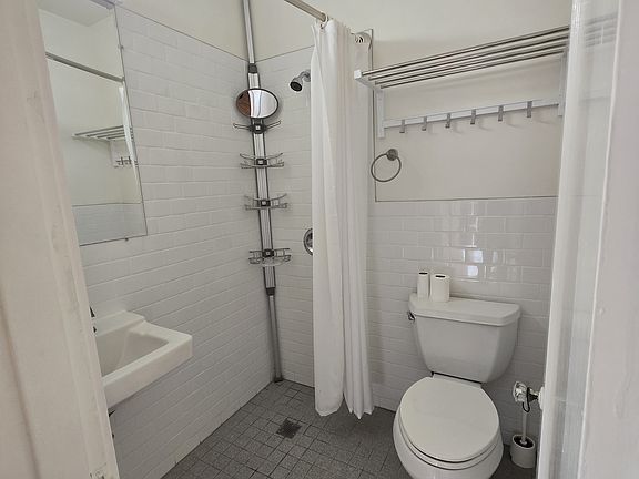 5th image of 594 28th Ave #594