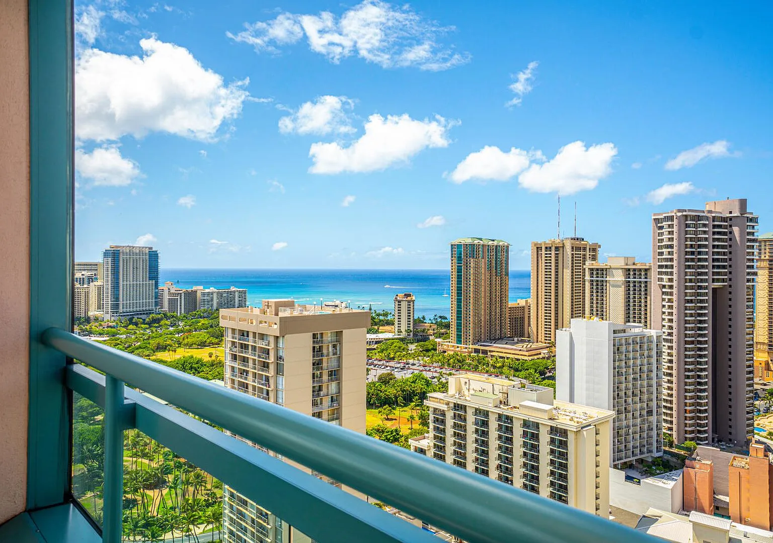 3 bd/3 ba 35th floor Waikiki Landmark PH — Photo 1