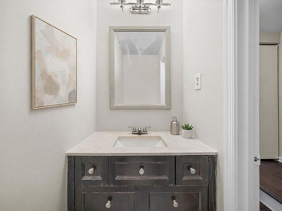 5th image of 813 Delafield St NE