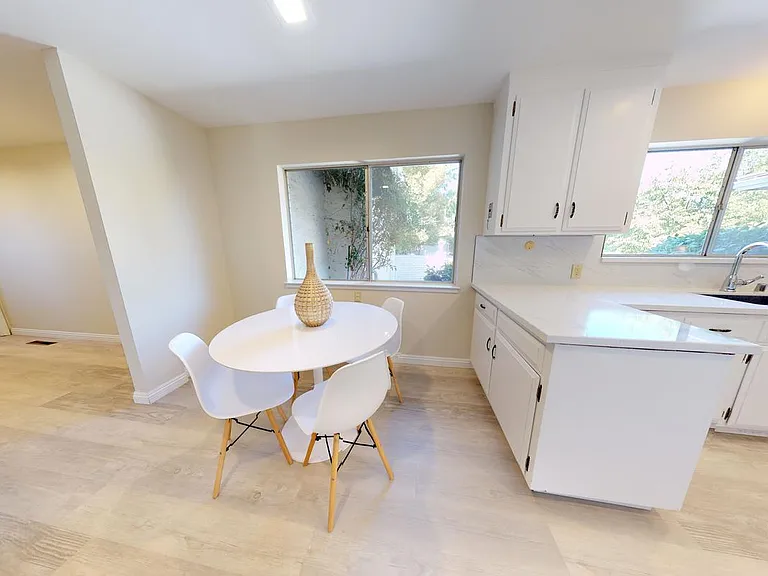 1233 Levin Ave — Photo 7