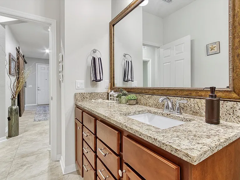 5611 Barletta Dr — Photo 32