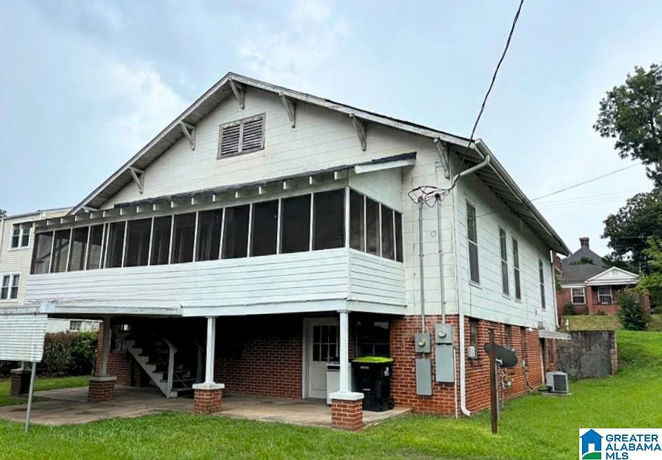 2 bed, 1.5 bath, 1927 sqft, $850 — Photo 2