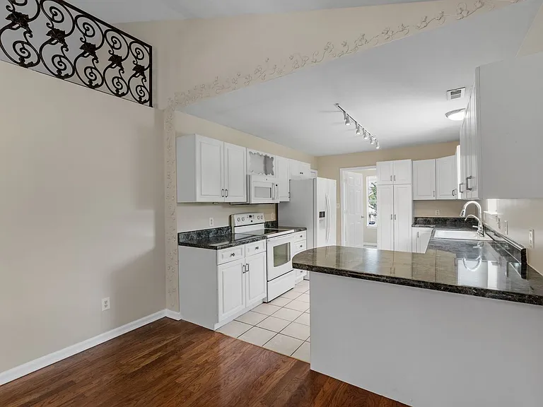 124 Cornelson Dr — Photo 12
