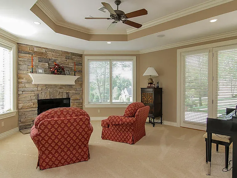13204 Longwood Ln — Photo 33