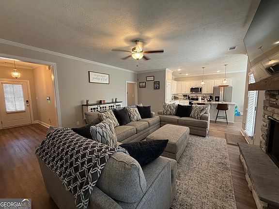 5th image of 1110 Boneville Rd