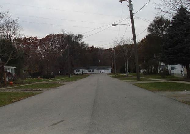 2nd image of 215 Campbell St