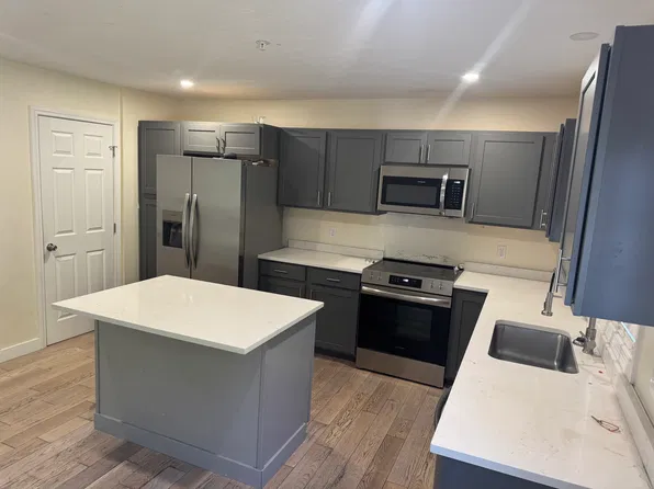 34 Elm St APT 2, Manchester, NH 03101