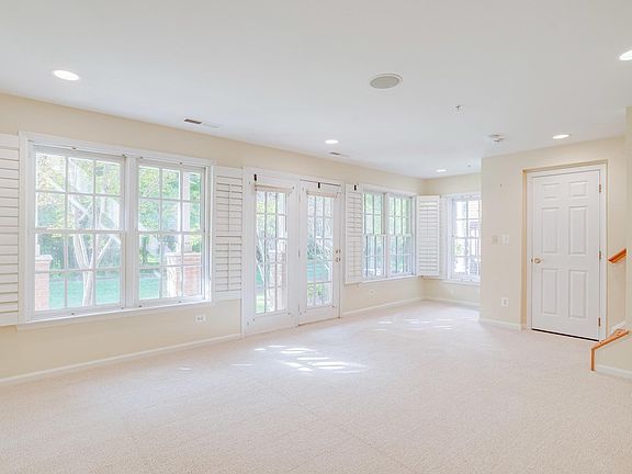 2nd image of 809 Oak Knoll Ter