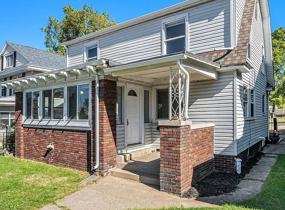 1st image of 2818 S Michigan St