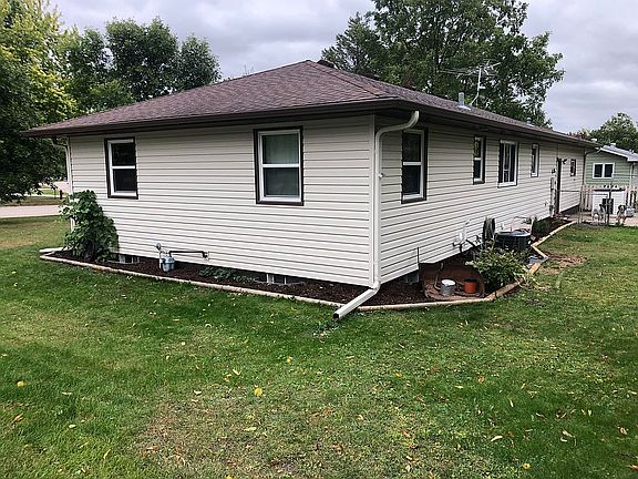 3rd image of 630 Westgate Cir