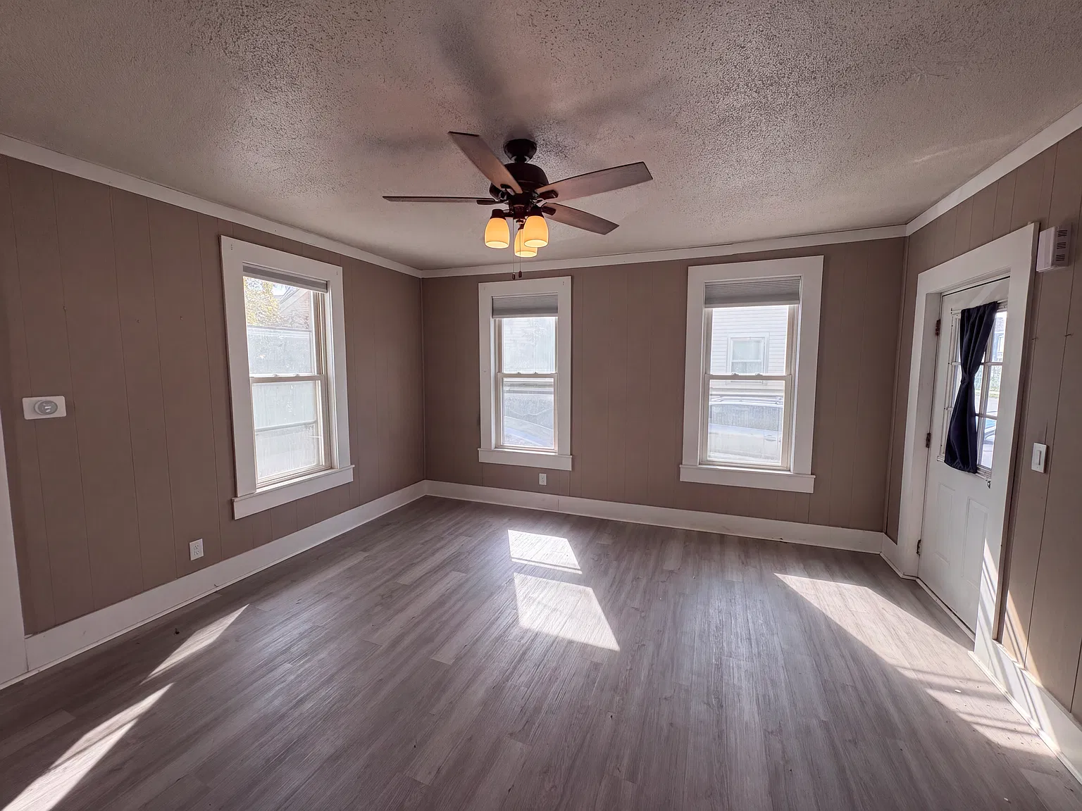 3 bed, 1050 sqft, $2,250 — Photo 2