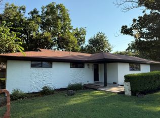 2001 Lipps Dr, Edgecliff Village, TX 76134