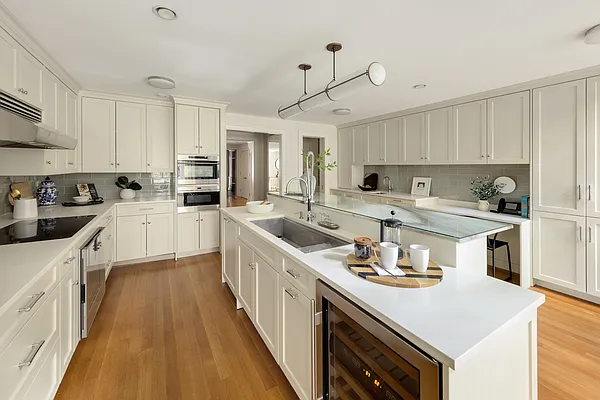 Sold by Leslie J. Garfield | media 8