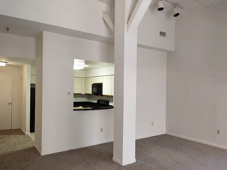 Marlboro Classic Apt & Redwood Square — Photo 77