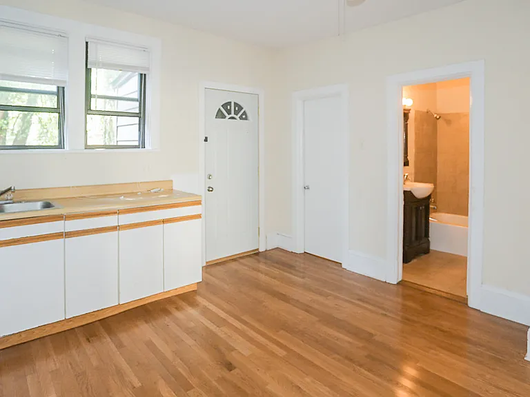 2254 N Southport Ave #2 — Photo 8