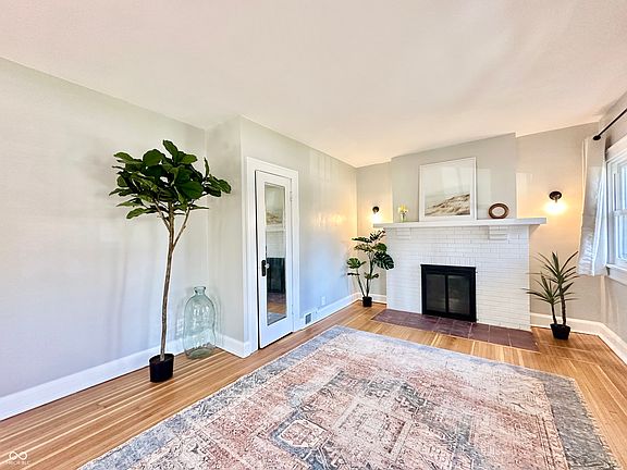 4th image of 5442 N College Ave