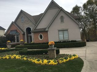 131 Greenan Ln, Lake Orion, MI 48362