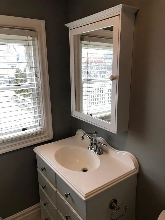 1005 W Augusta Ave — Photo 2