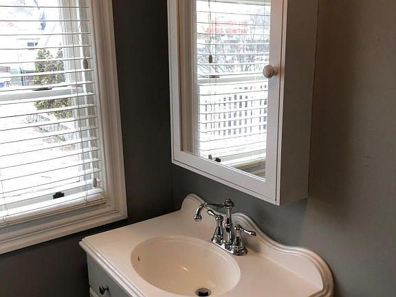2nd image of 1005 W Augusta Ave