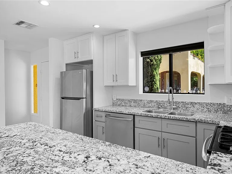 621 E Lomita Ave #A — Photo 12