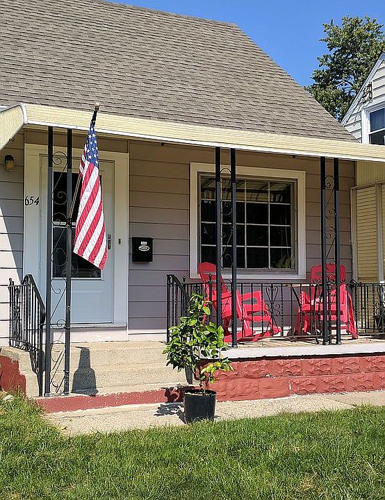1st image of 654 Taunton Pl