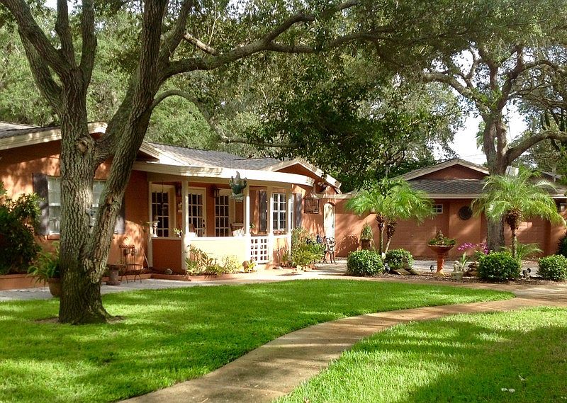 FRONT OF HOUSE
