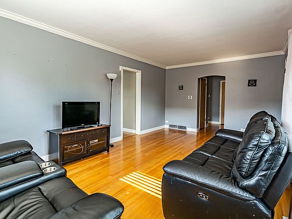 5th image of 10342 Cambridge St