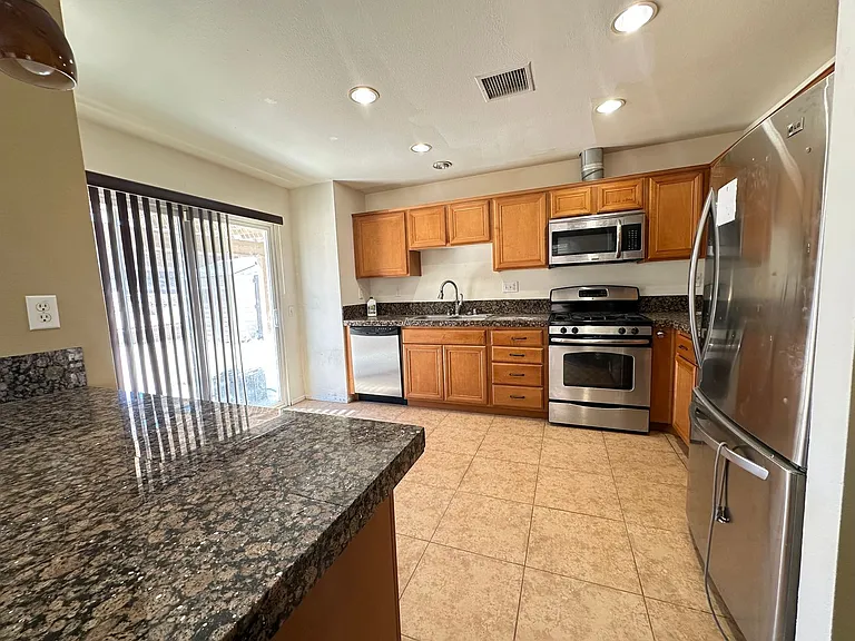 5216 Verenda Ave — Photo 10