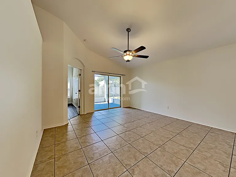992 Stanvoy St — Photo 6