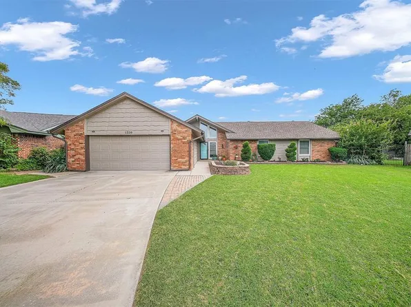1220 Crossroads Ct, Norman, OK 73072
