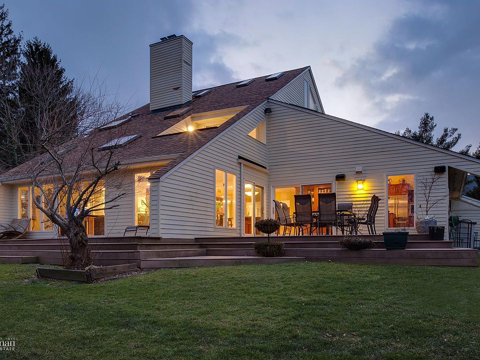 1st image of 4 Beatrice Ln