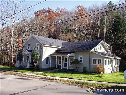 67 W University St photo 1