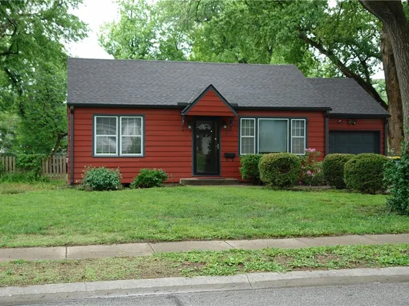8212 Mackey St, Overland Park, KS 66204