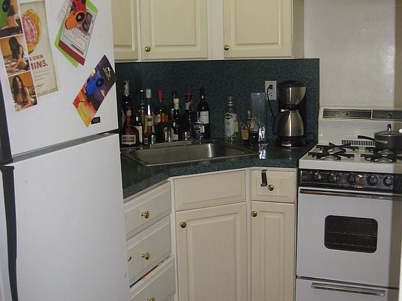 3rd image of 141 W 74th St APT A