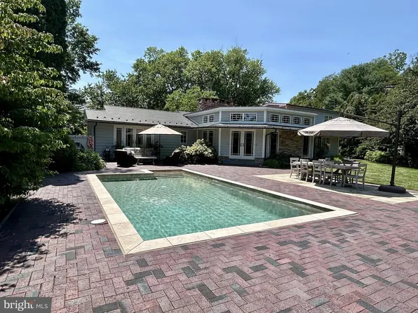 1 Country Club Ln, Doylestown, PA 18901