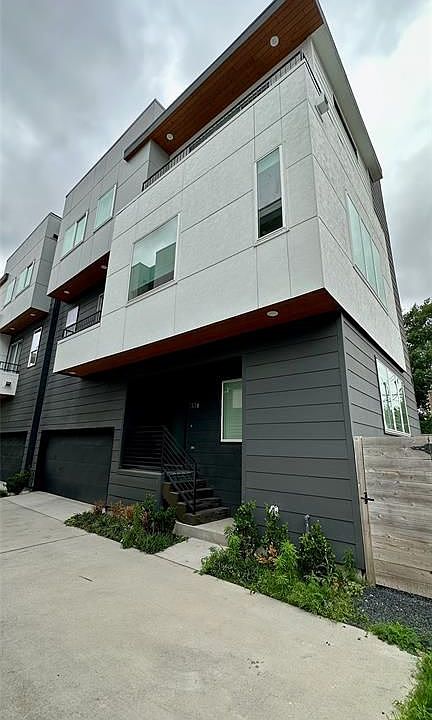 2nd image of 733 W 21st St Unit D