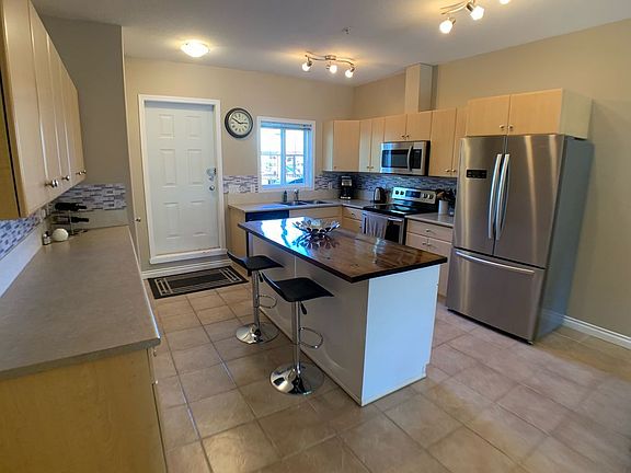 2nd image of 200 Lougheed Dr #6104