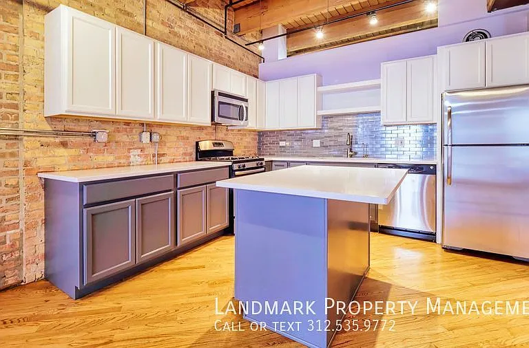 375 W Erie St #403 — Photo 3