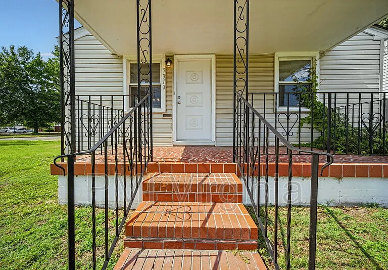 3310 Glasgow St — Photo 4