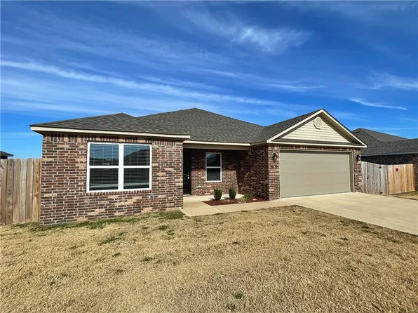 815 W Tanner Dr, Siloam Springs, AR 72761