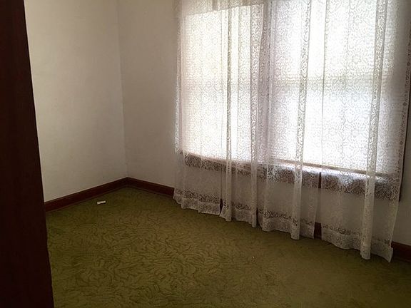 5th image of 155 E Clayton Ln