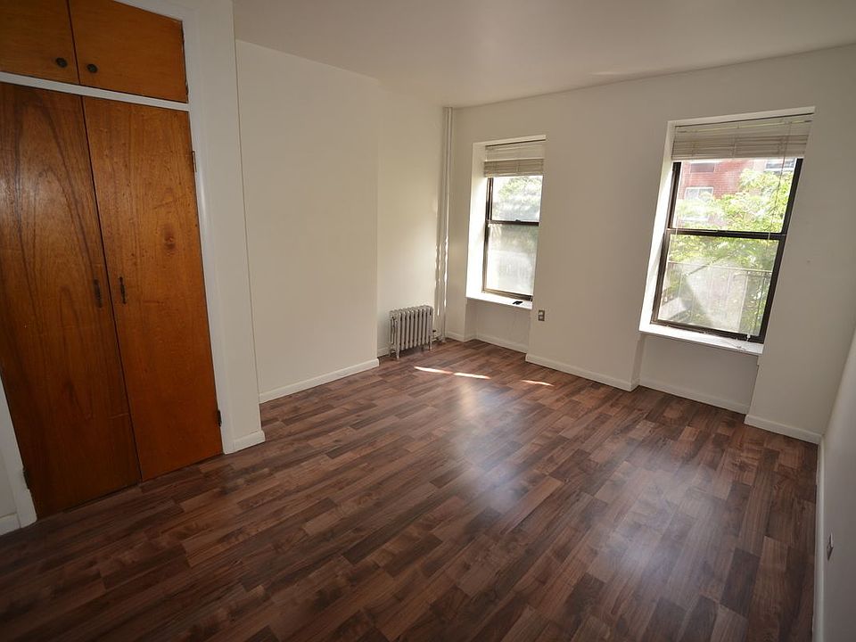 1st image of 519 W 48th St #10
