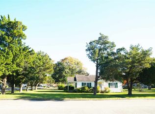 7010 39th St, Groves, TX 77619