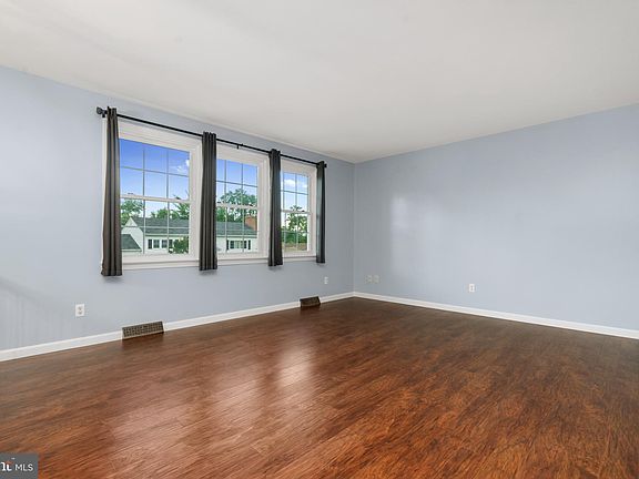 3rd image of 137 Wilkins Dr