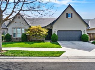 500 W Warwick Ave, Clovis, CA
