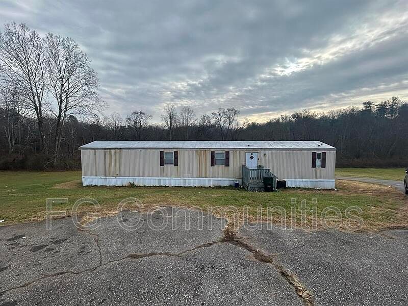 1st image of 1803 Breezewood Dr