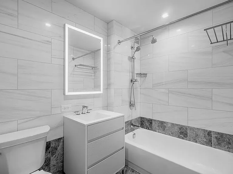 Columbus Pl #N25G — Photo 9