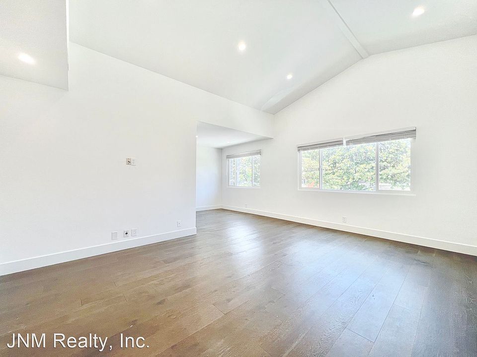 1st image of 814 S Sherbourne Dr Unit 4