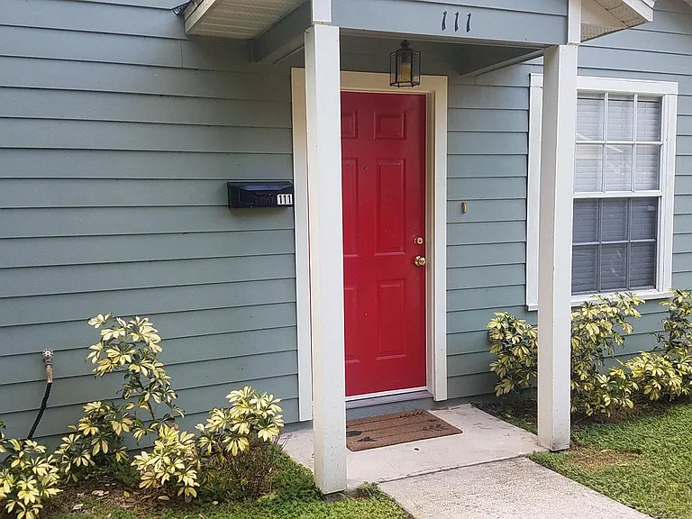 111 Hill Ave — Photo 2